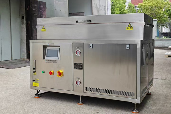 j9九游会真人第一品牌-152℃超低温淬火冷冻箱，极致低温技术开启工业冷冻新时代 图1